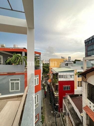 Bán Nhà Hẻm Đường Lý Chính Phường 7 Quận 3 4,2x12m 1 Trệt 3 Lầu ST 7PN