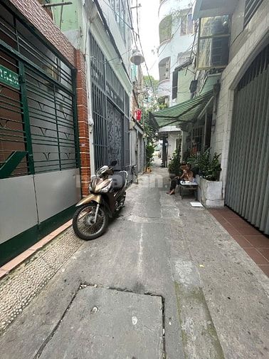 Bán Nhà Hẻm Đường Lý Chính Phường 7 Quận 3 4,2x12m 1 Trệt 3 Lầu ST 7PN
