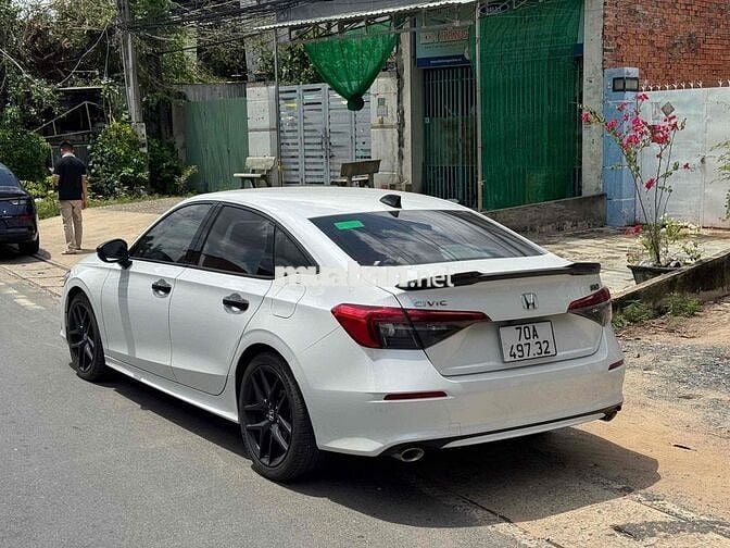 Honda Civic 2023 RS 1.5 AT - 21000 km siêu lướt