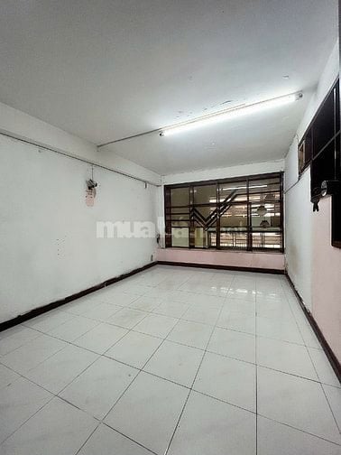 Bán Nhà Hẻm Đường Lý Chính Phường 7 Quận 3 4,2x12m 1 Trệt 3 Lầu ST 7PN