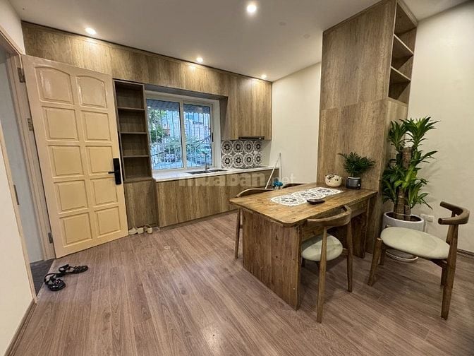 Bán căn hộ DT80m tầng 2 đẹp sịn đủ nội thất mặt phố Nguyễn Chí ThanhBá
