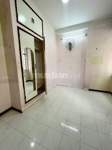 Bán Nhà Hẻm Đường Lý Chính Phường 7 Quận 3 4,2x12m 1 Trệt 3 Lầu ST 7PN