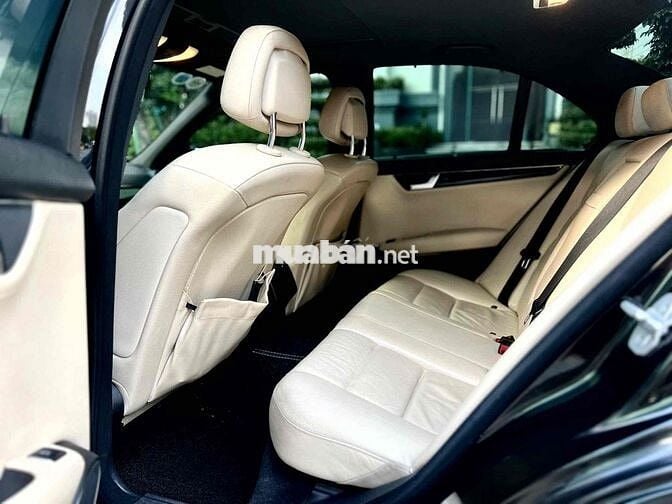 Mercedes Benz C Class 2012 - Màu Đen Sang Trọng