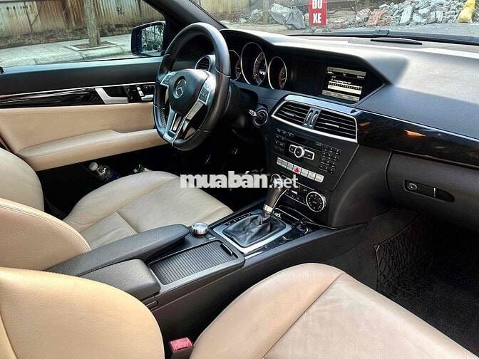Mercedes Benz C Class 2012 - Màu Đen Sang Trọng
