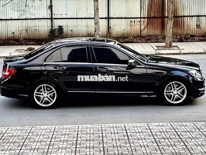 Mercedes Benz C Class 2012 - Màu Đen Sang Trọng