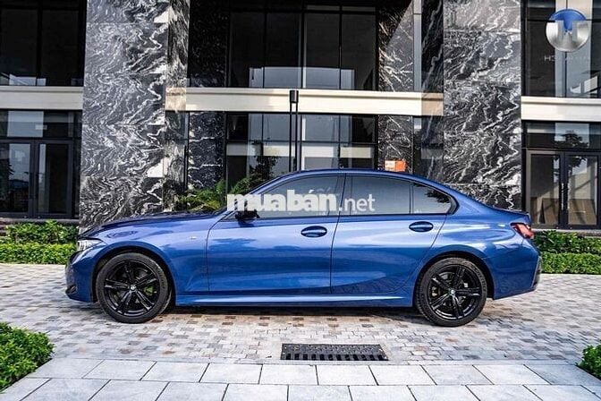 BMW 3 Series 2023 320i M Sport - 26000 km
