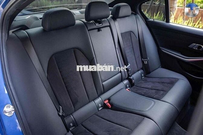 BMW 3 Series 2023 320i M Sport - 26000 km