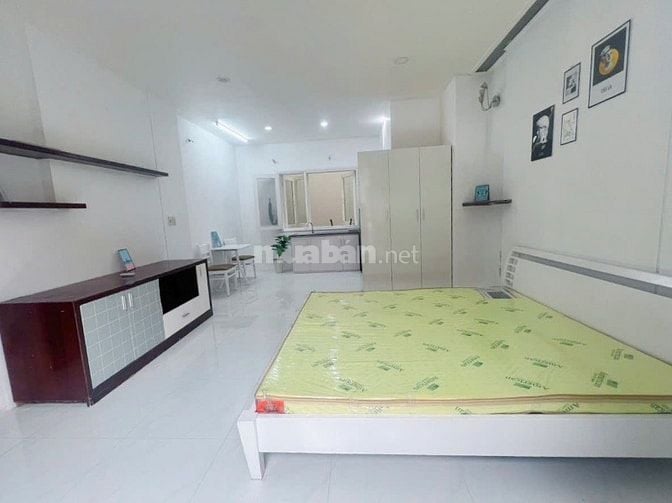 Phòng Studio bancon siêu rộng, full nội thất - 71 Hồ Bá Kiện Quận 10