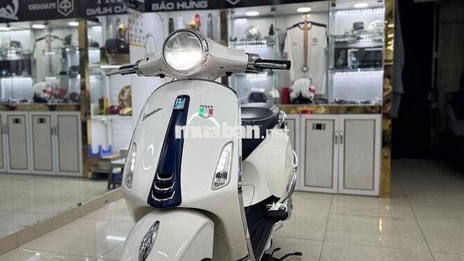 Vespa bản đặc biệt kỷ niệm 50 năm ( Bản Yacht Culp