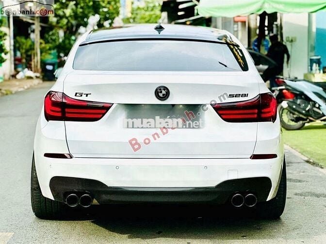 BMW 5 Series 528i GT - 2017-899tr