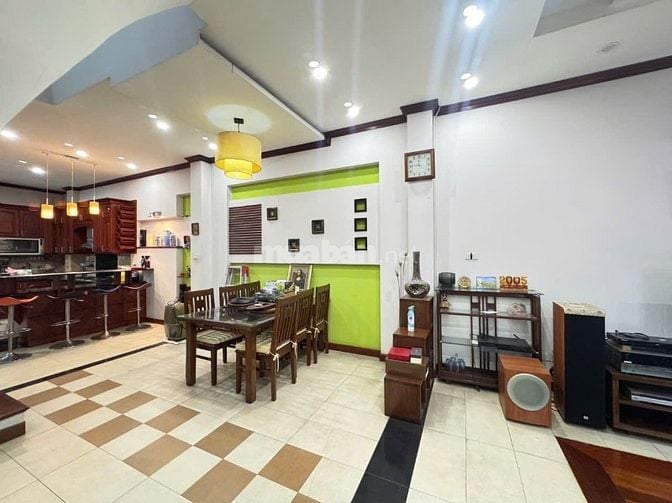 Bán nhà Nguyễn Chí Thanh, 70m2, ô tô ra vào, khu phân lô, ở luôn