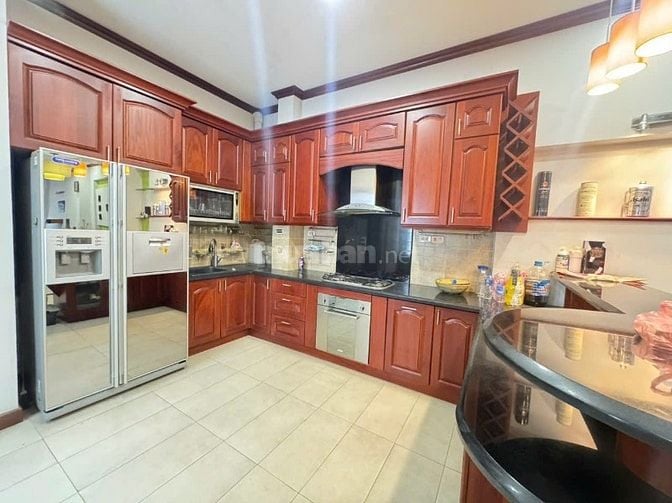 Bán nhà Nguyễn Chí Thanh, 70m2, ô tô ra vào, khu phân lô, ở luôn