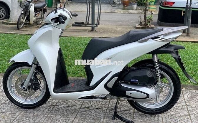 SH 2025 200km như mới có trả góp trao đổi