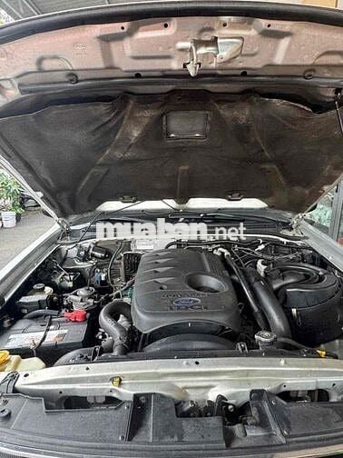 Ford Everest 2013 2.5L 4x2 MT - 138000 km