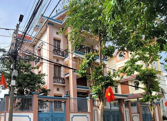 Biệt thự khu an ninh, 2 mặt tiền, Phú Thuận, 486m² sàn, giá tốt
