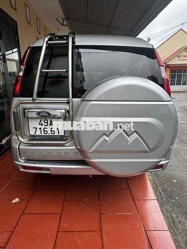 Ford Everest 2013 2.5L 4x2 MT - 138000 km