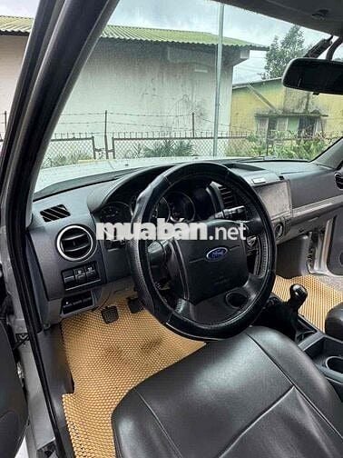 Ford Everest 2013 2.5L 4x2 MT - 138000 km