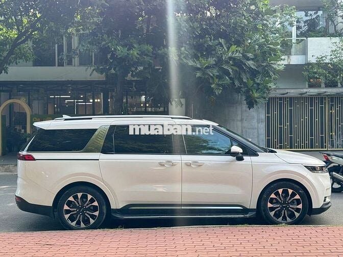 Kia carnival 2.2D- 36000 km