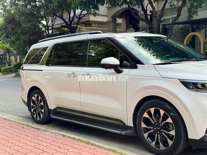 Kia carnival 2.2D- 36000 km