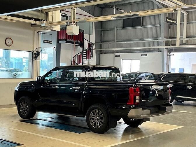 Mitsubishi Triton 2025 giảm 20 triệu TM