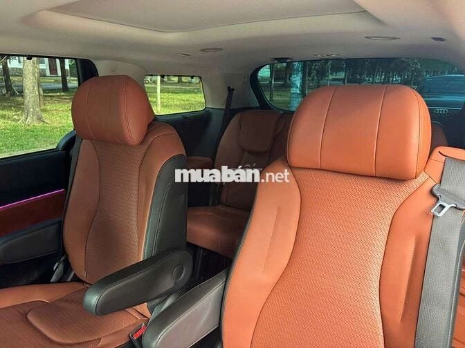 Kia carnival 2.2D- 36000 km