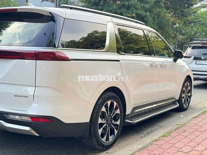 Kia carnival 2.2D- 36000 km