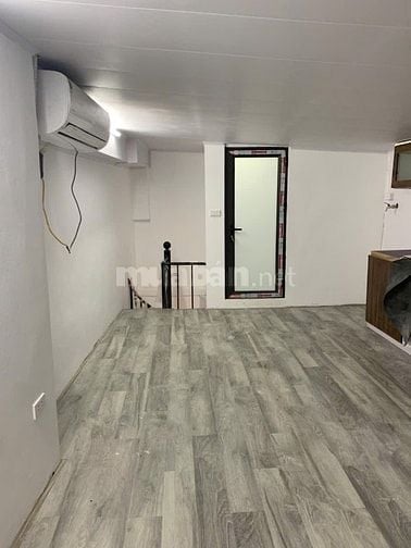 Cho thuê cửa hàng mặt phố Nguyên Hồng 