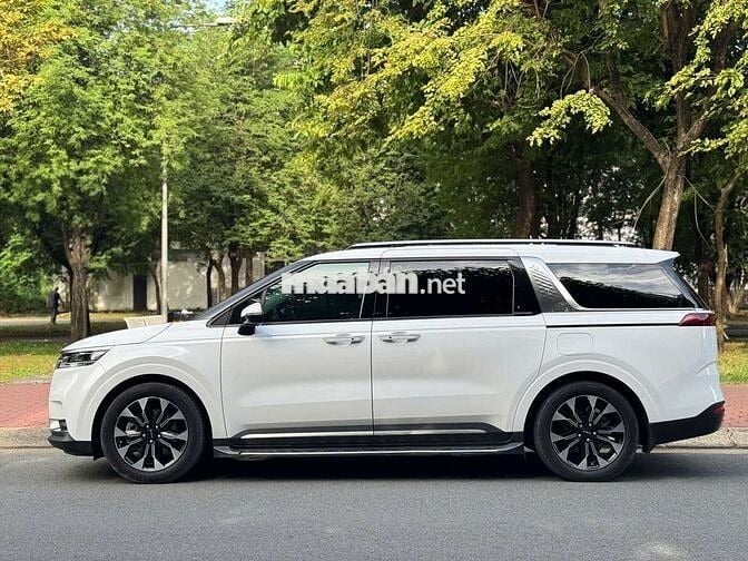 Kia carnival 2.2D- 36000 km