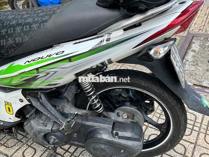 xe bán novo 4 135 cc. màu trắng đen