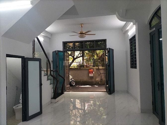Bán nhà Lô Góc 4 Tầng, Ô Tô Đỗ Cửa tại Thanh Xuân - Sổ Đỏ Chính Chủ!