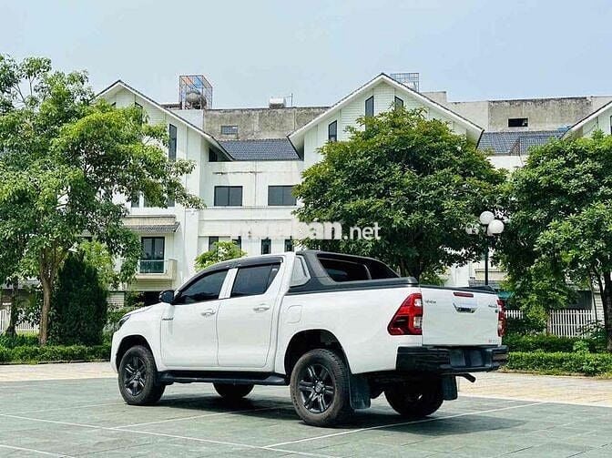 Toyota Hilux 2.4 4x2 AT sản xuất 2024 nhập khẩu