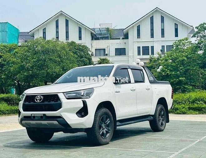 Toyota Hilux 2.4 4x2 AT sản xuất 2024 nhập khẩu
