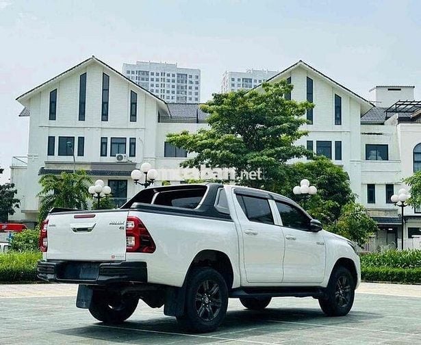 Toyota Hilux 2.4 4x2 AT sản xuất 2024 nhập khẩu