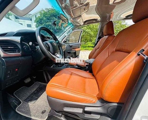 Toyota Hilux 2.4 4x2 AT sản xuất 2024 nhập khẩu