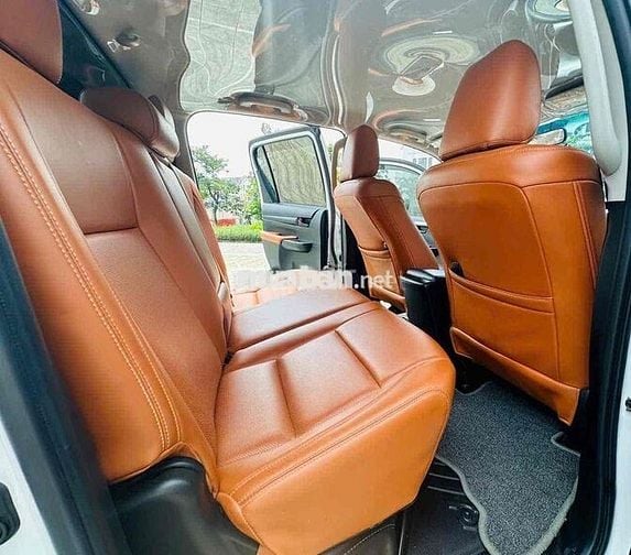 Toyota Hilux 2.4 4x2 AT sản xuất 2024 nhập khẩu