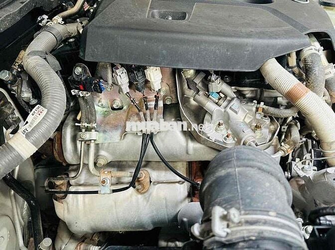 Toyota Hilux 2.4 4x2 AT sản xuất 2024 nhập khẩu