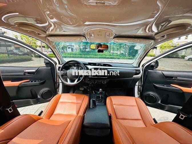 Toyota Hilux 2.4 4x2 AT sản xuất 2024 nhập khẩu
