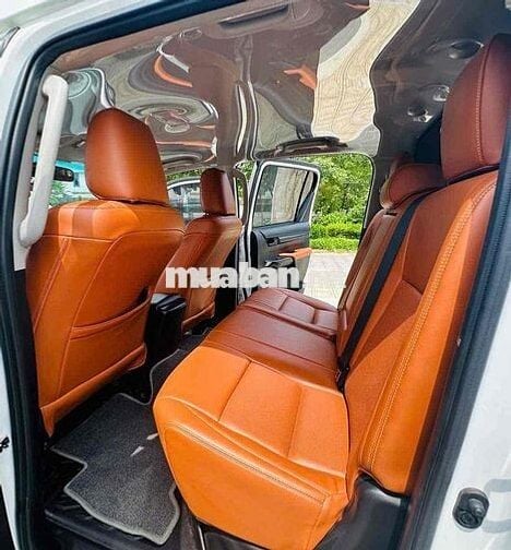 Toyota Hilux 2.4 4x2 AT sản xuất 2024 nhập khẩu