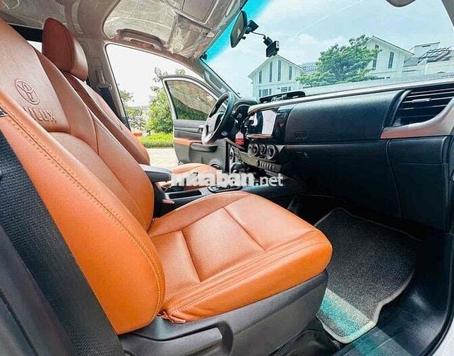 Toyota Hilux 2.4 4x2 AT sản xuất 2024 nhập khẩu