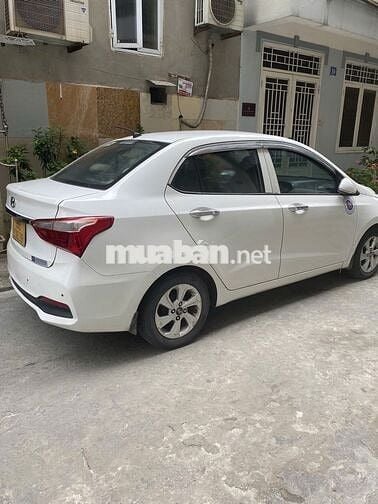 Hyundai Grand i10 2017 trắng sử dụng tốt