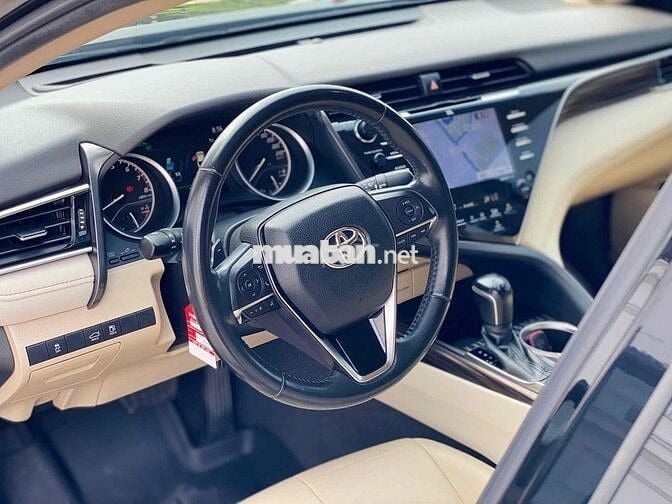 Toyota Camry 2020 2.5Q - 70000 km Đen Kem 1 Chủ