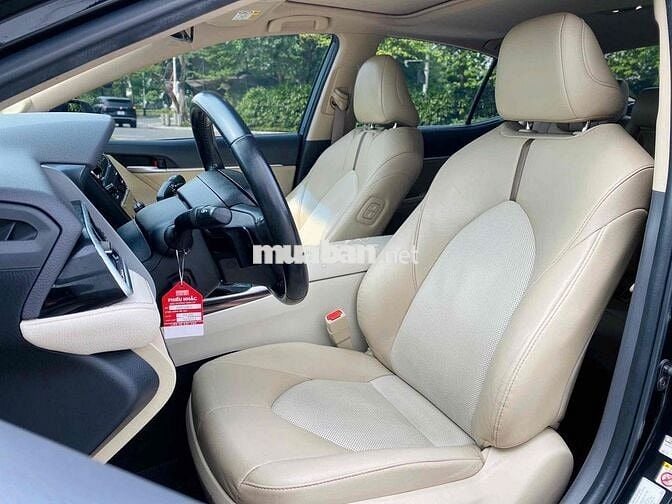 Toyota Camry 2020 2.5Q - 70000 km Đen Kem 1 Chủ