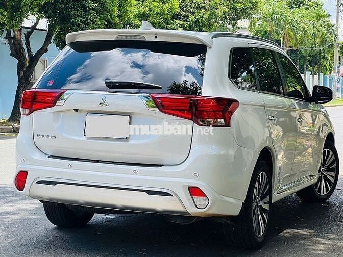 Bán Outlander 2.0 CVT sx  2024 odo 11,900 km 1 chủ