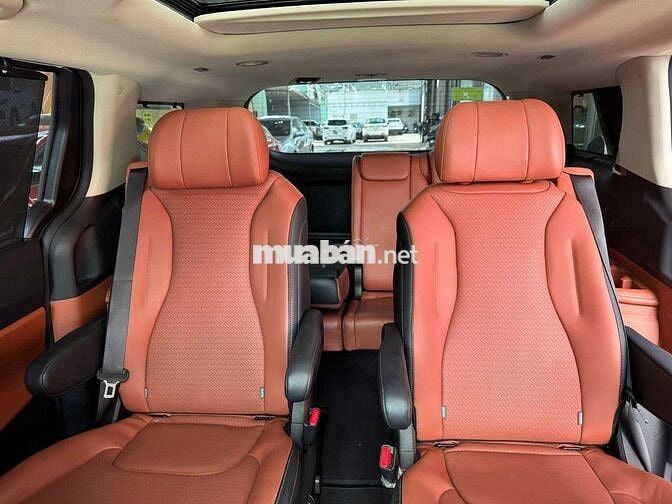 Kia Carnival 2022 3.5G Signature,màu trắng,17000km