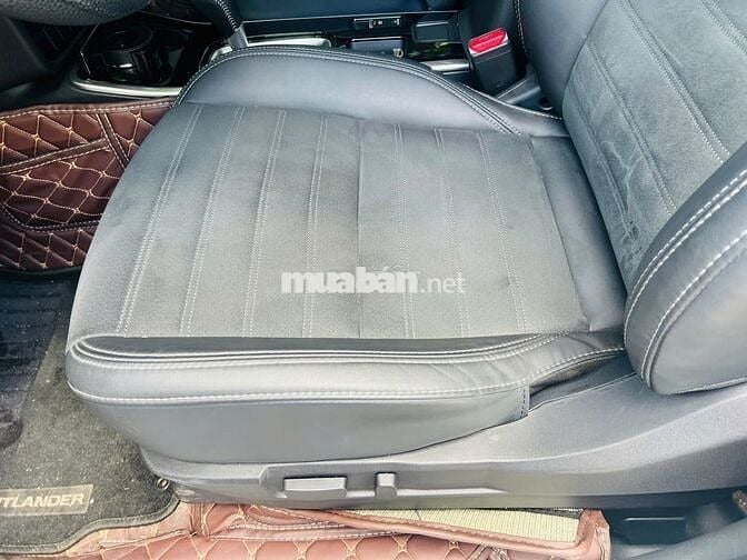 Bán Outlander 2.0 CVT sx  2024 odo 11,900 km 1 chủ