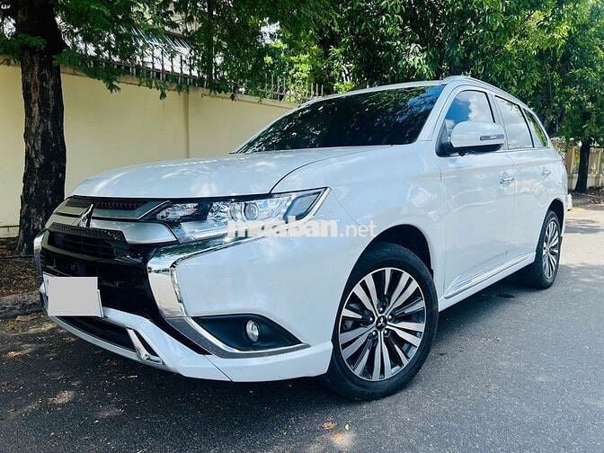 Bán Outlander 2.0 CVT sx  2024 odo 11,900 km 1 chủ