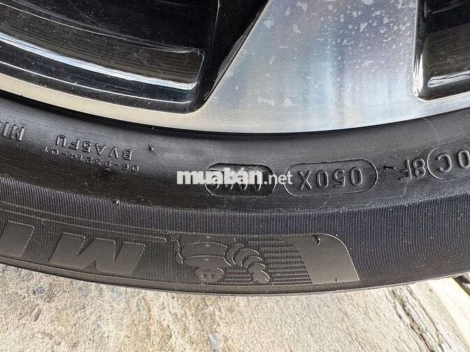 Kia Carnival 2022 3.5G Signature,màu trắng,17000km