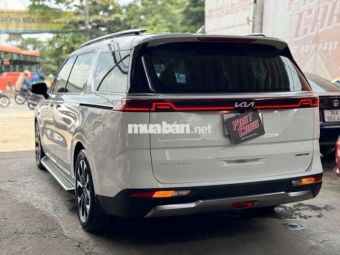 Kia Carnival 2022 3.5G Signature,màu trắng,17000km