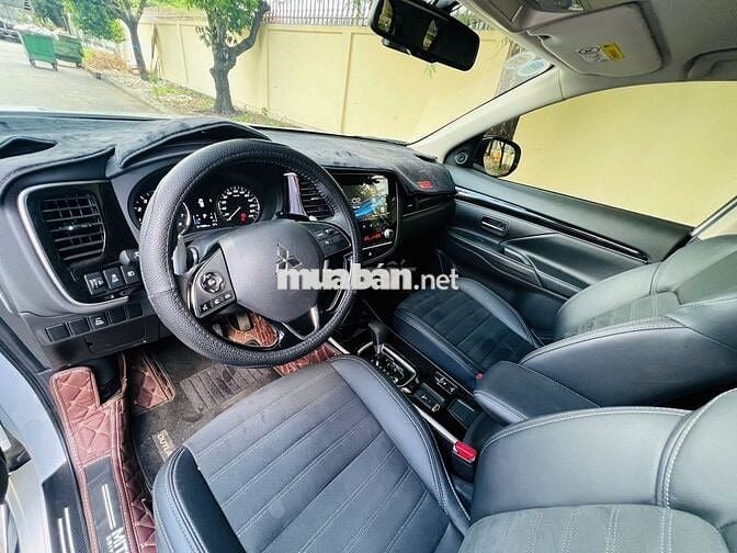 Bán Outlander 2.0 CVT sx  2024 odo 11,900 km 1 chủ