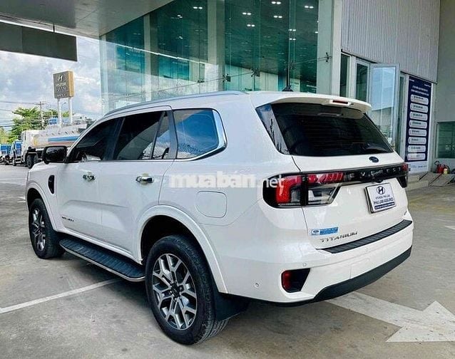 Everest Tita 2 cầu 2022 xe đẹp-Giá thương lượng